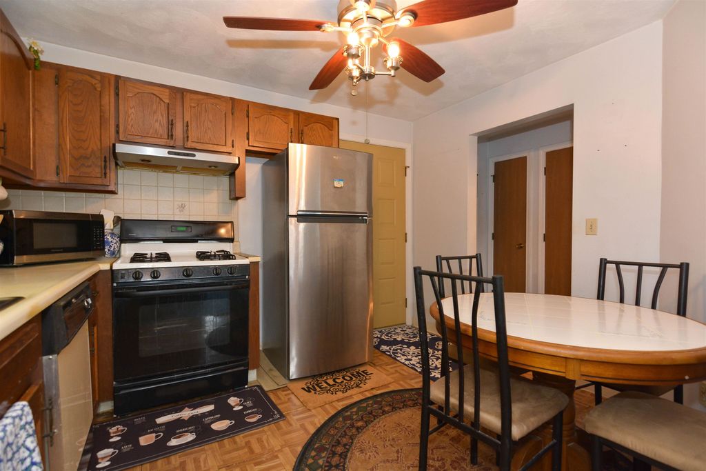 Photo of 1311 Hanover Street #33, Manchester, NH 03104 (MLS # 5083980)