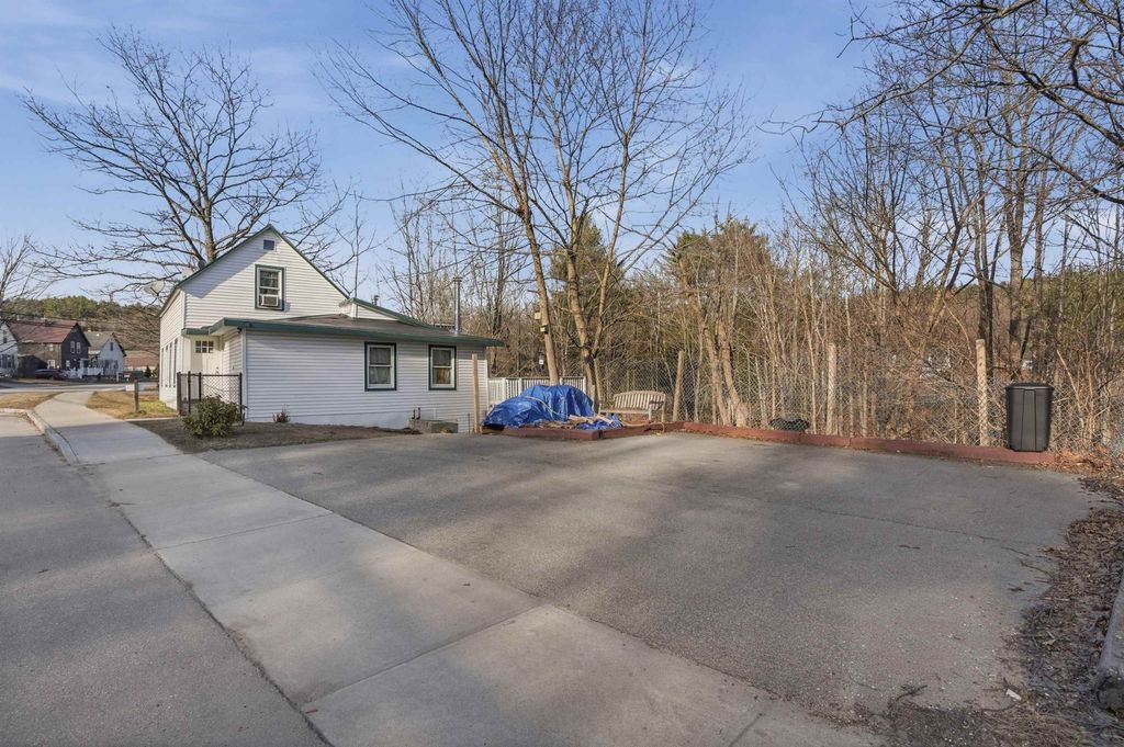 Photo of 515 Washington Street, Keene, NH 03431 (MLS # 5080912)