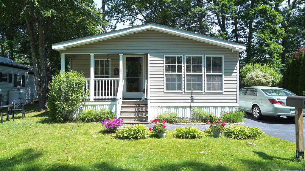 Photo of 132 Robin Hood Drive, Exeter, NH 03833 (MLS # 5049057)
