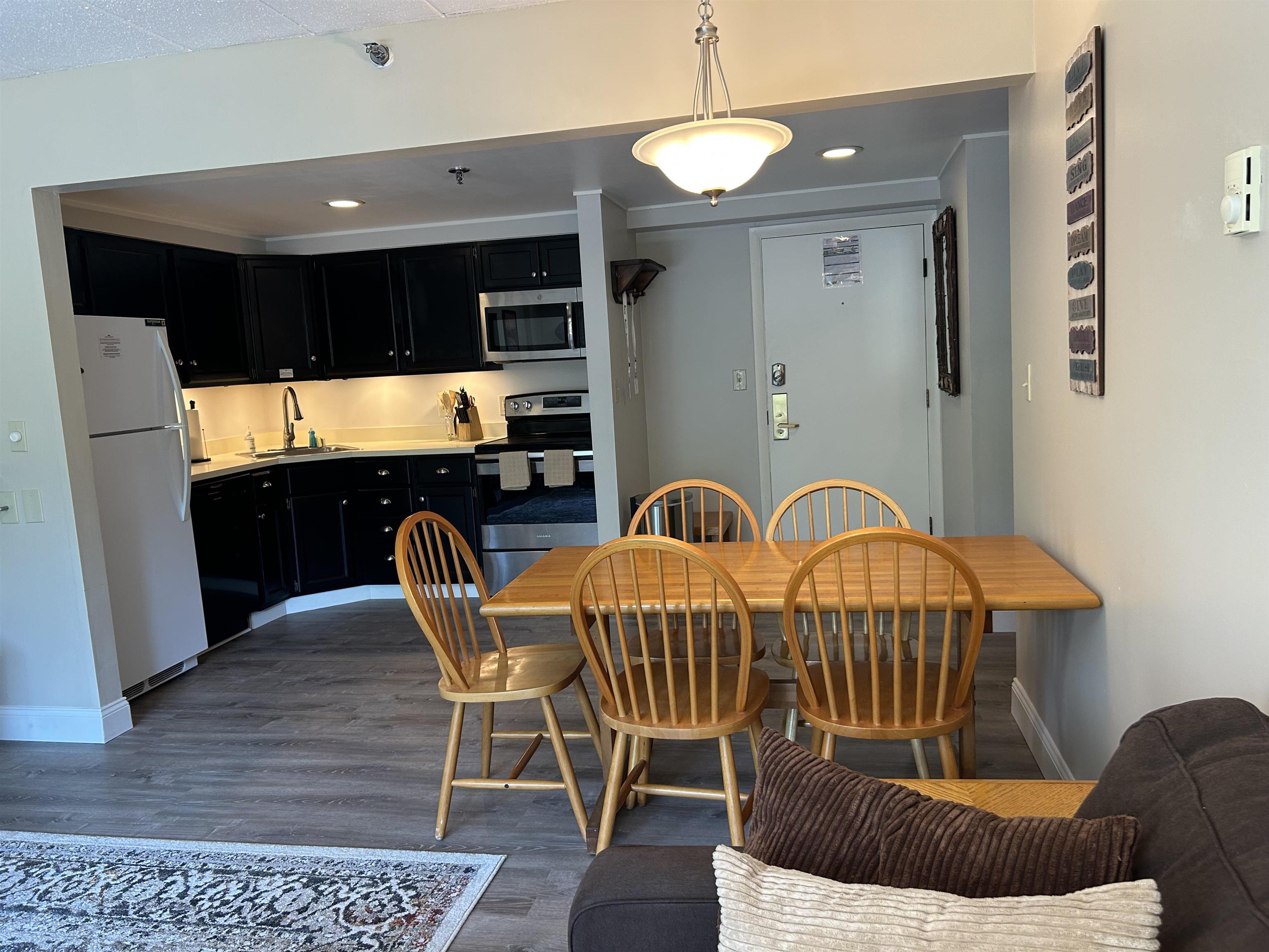 137 East Mountain Road 2D3