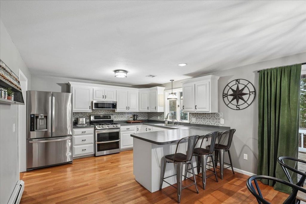 Photo of 12 Old Gordon Road, Brentwood, NH 03833 (MLS # 5079587)