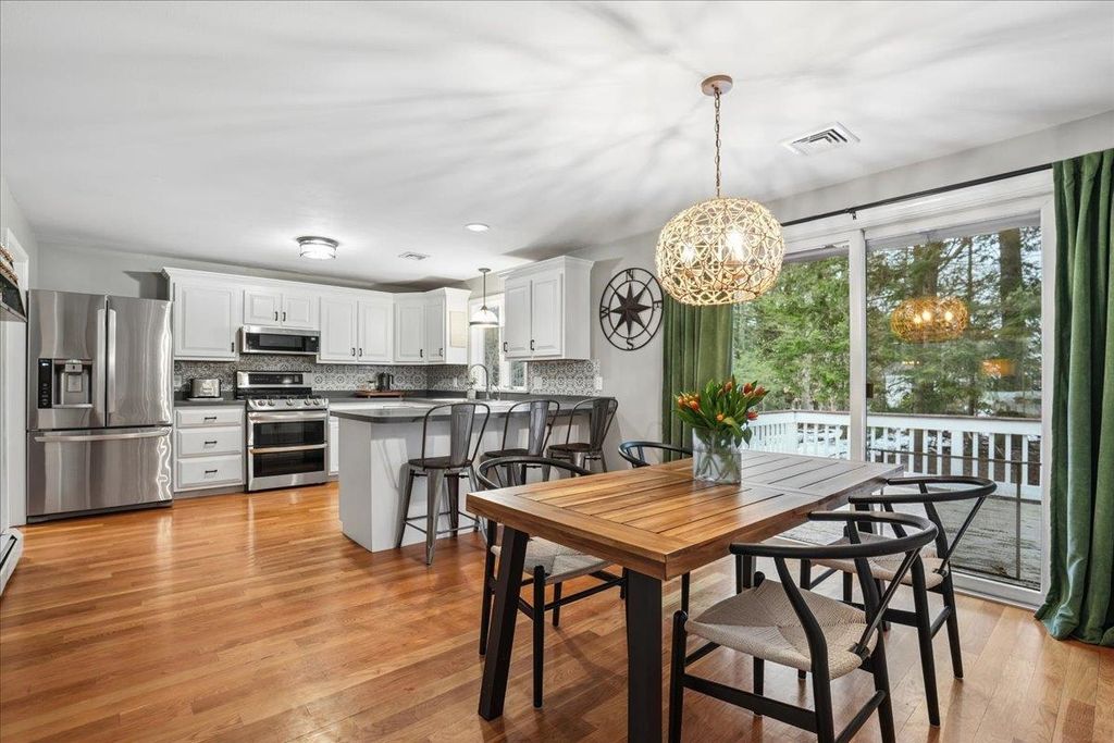 Photo of 12 Old Gordon Road, Brentwood, NH 03833 (MLS # 5079587)