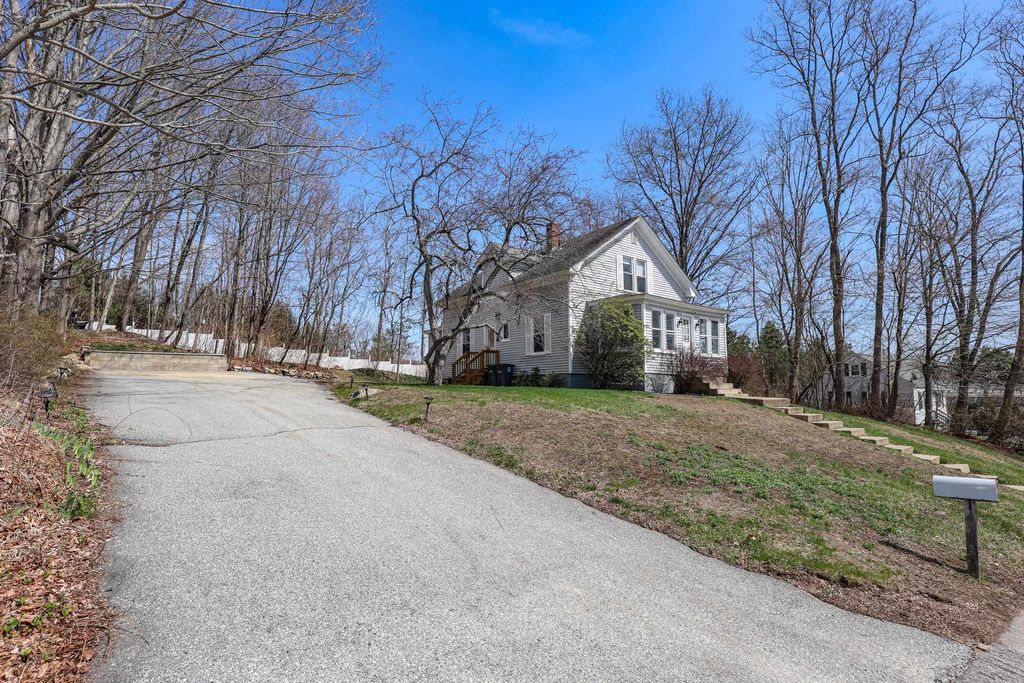 Photo of 32 Turnpike Street, Pembroke, NH 03275 (MLS # 5088122)