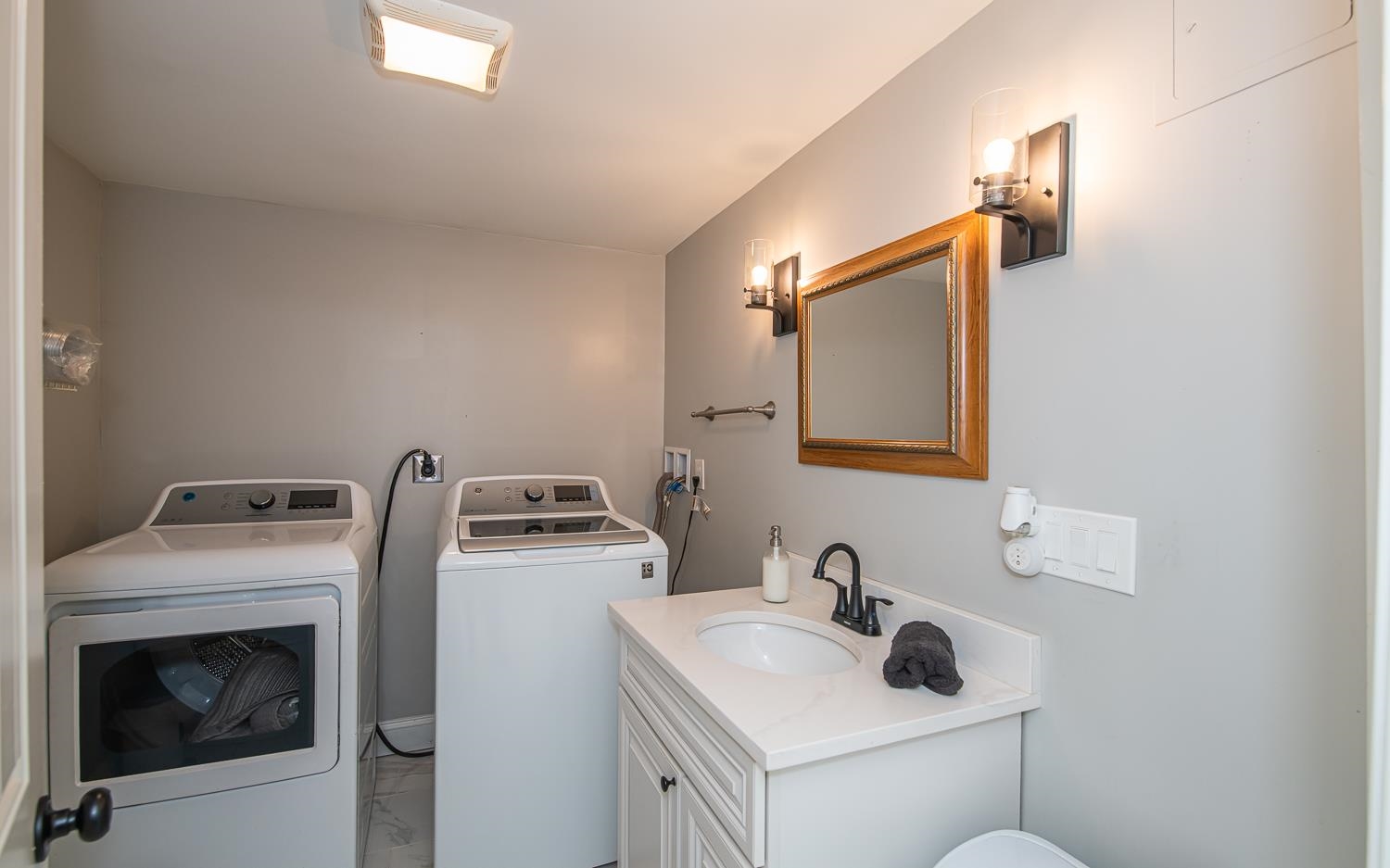 Atkinson, New Hampshire 03811, United States, 4 Bedrooms Bedrooms, ,2 BathroomsBathrooms,Residential,Active,92450