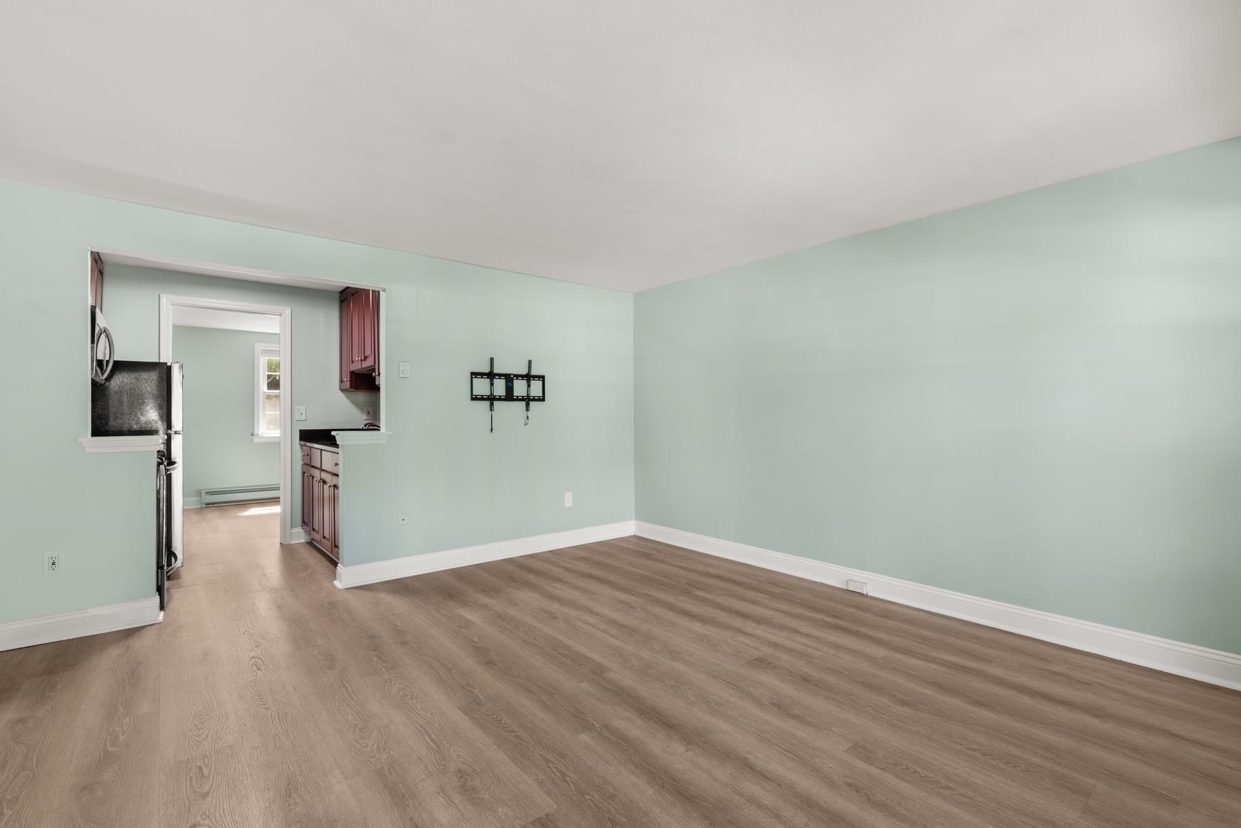93 Henry Law Avenue 122