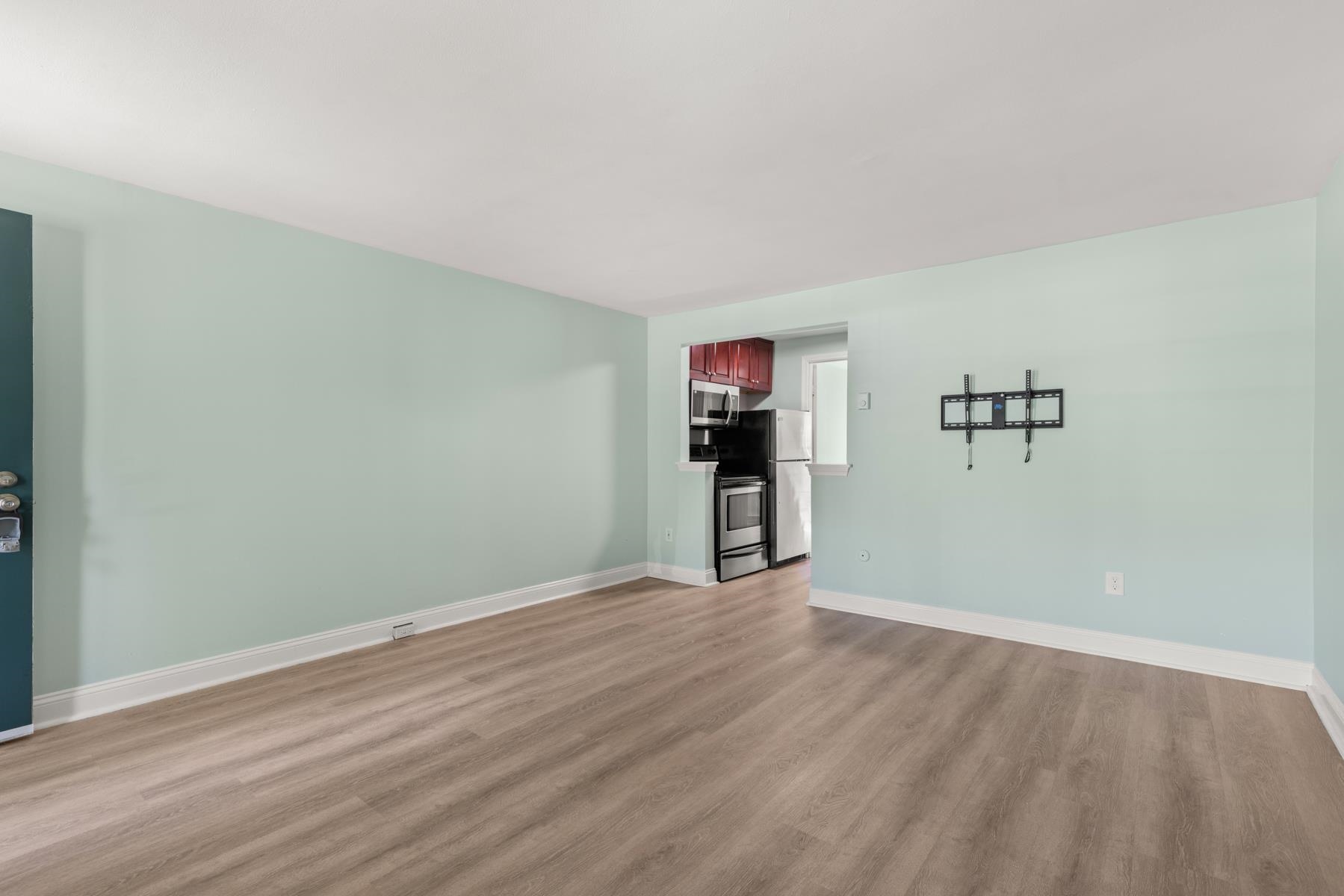 93 Henry Law Avenue 122