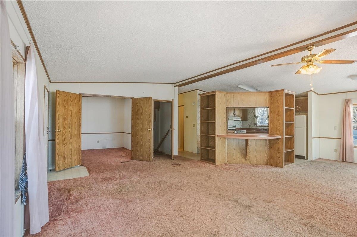 955 West Lakeshore Drive