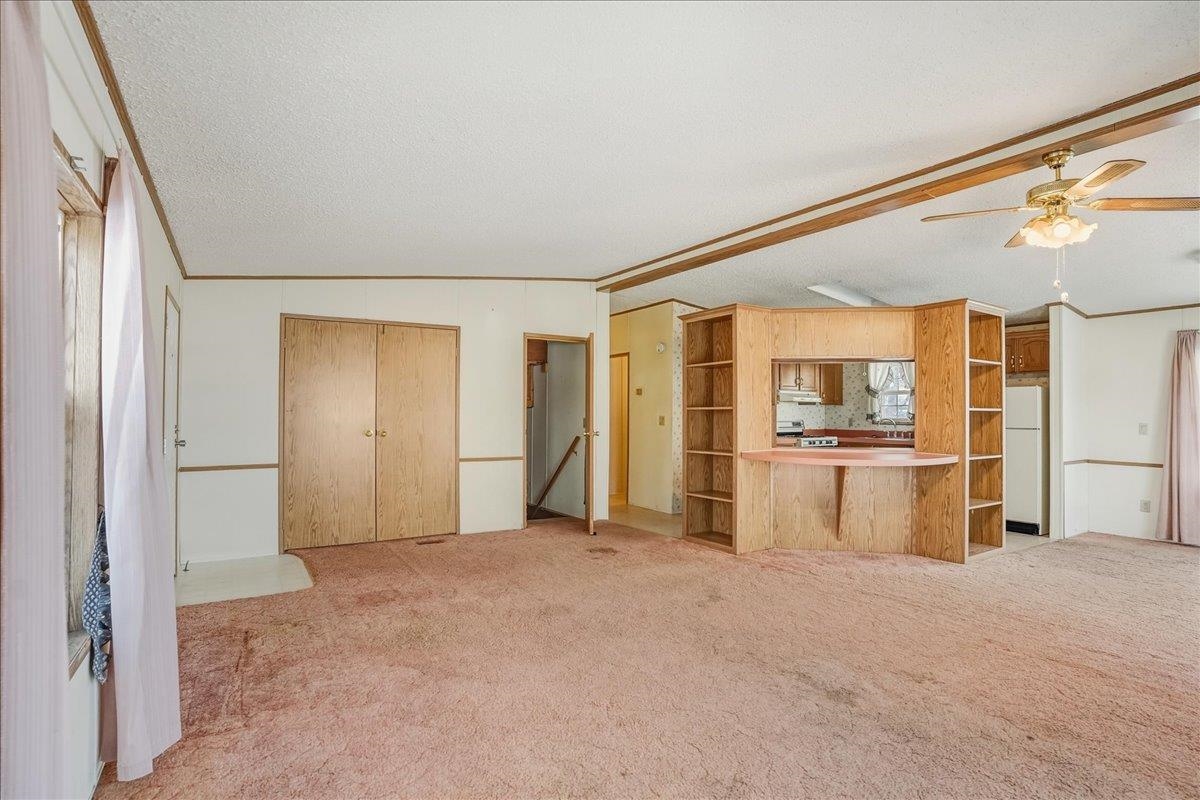 955 West Lakeshore Drive