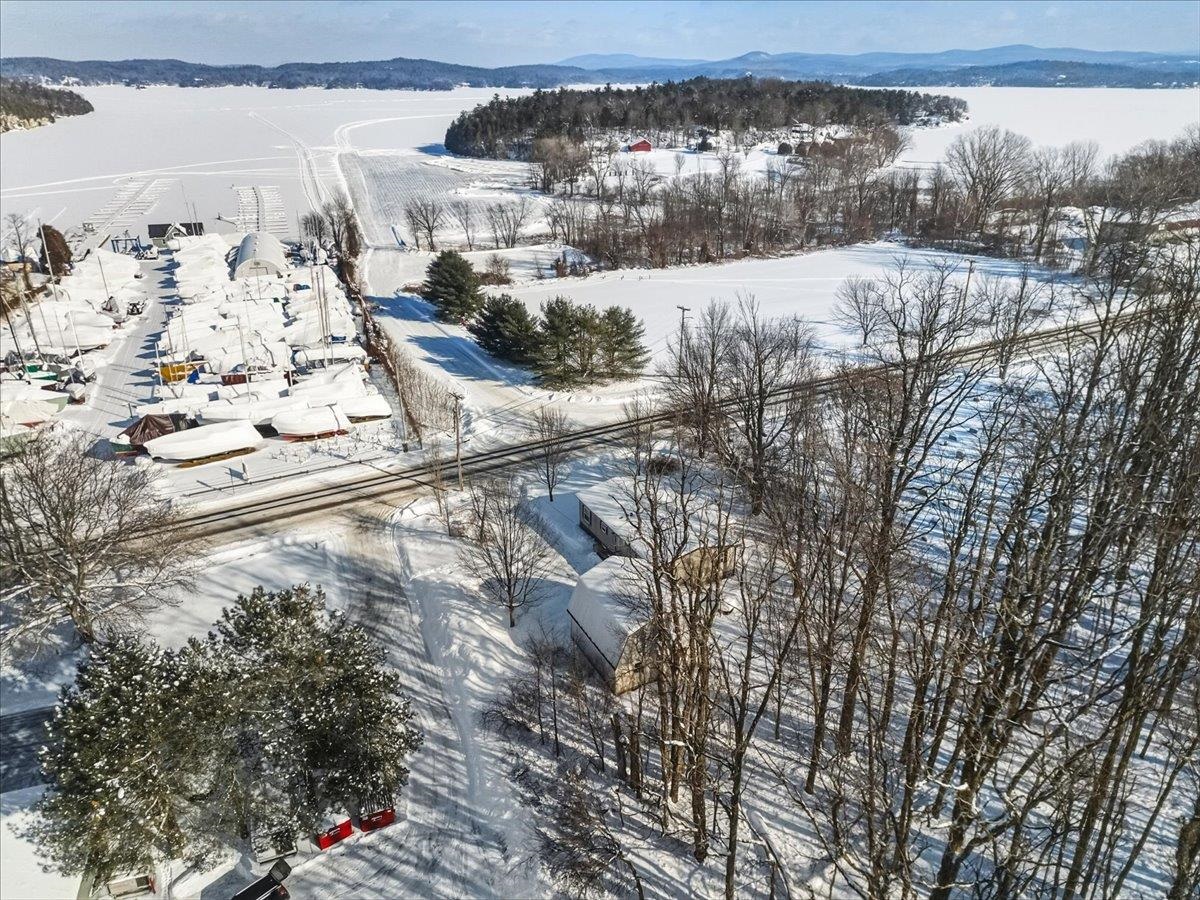 955 West Lakeshore Drive