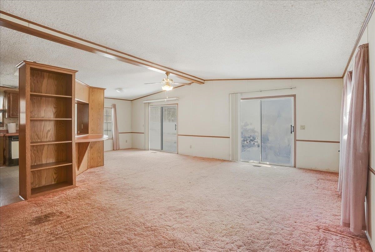 955 West Lakeshore Drive