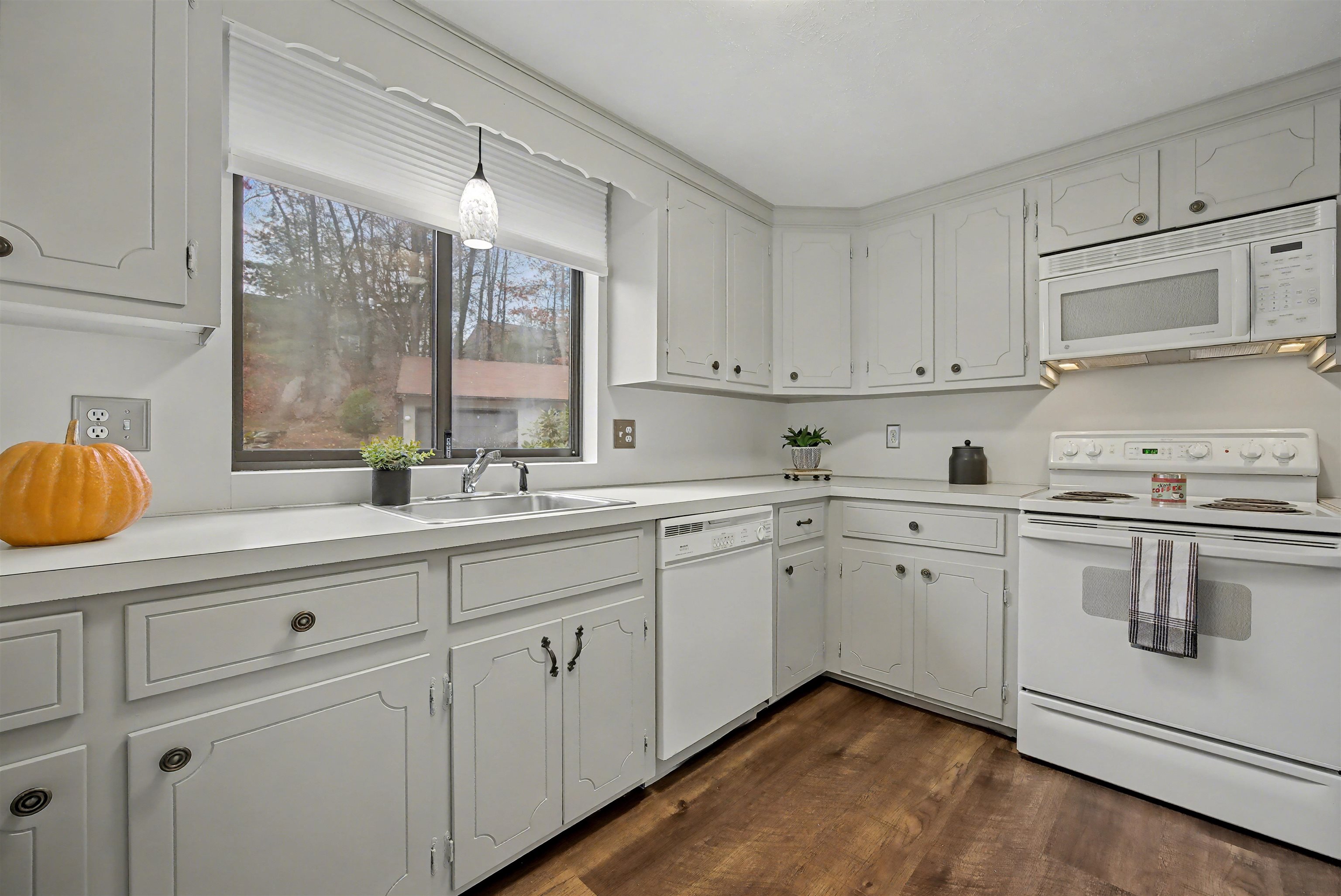 11 Essex Green Court