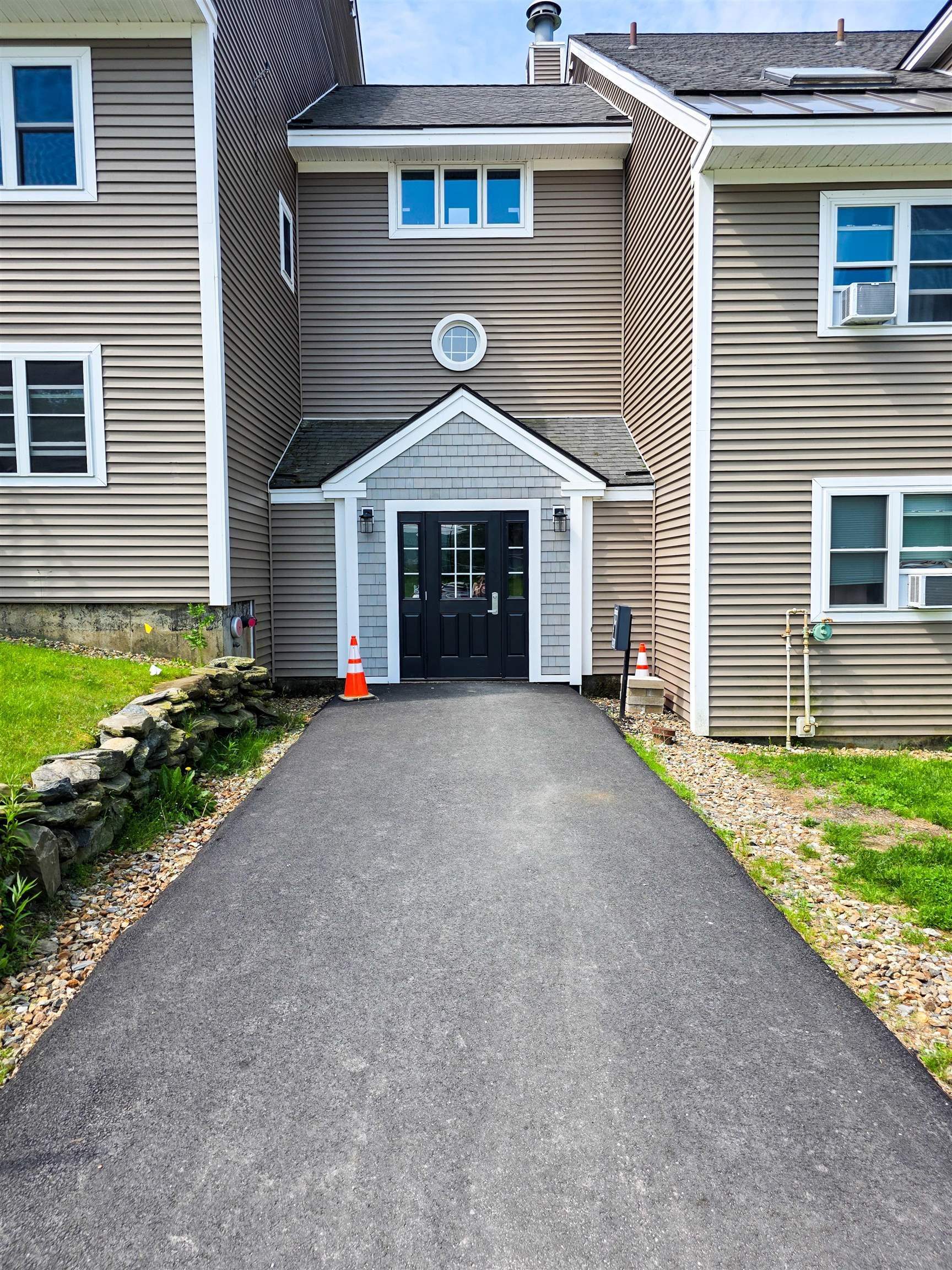 295 Hotel Road 10/10A