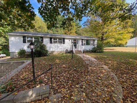 Photo of 92 Dracut Road, Hudson, NH 03051 (MLS # 5061754)
