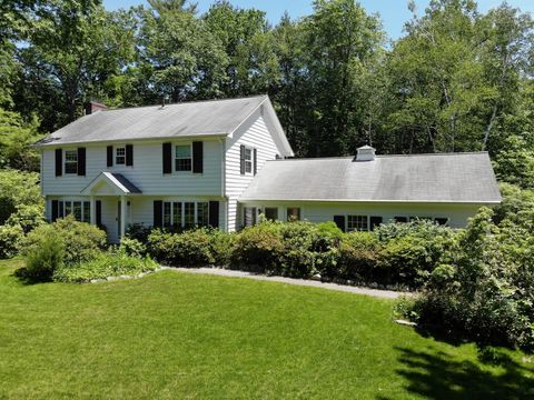Photo of 16 Marlowe Road, Nashua, NH 03062 (MLS # 5088867)