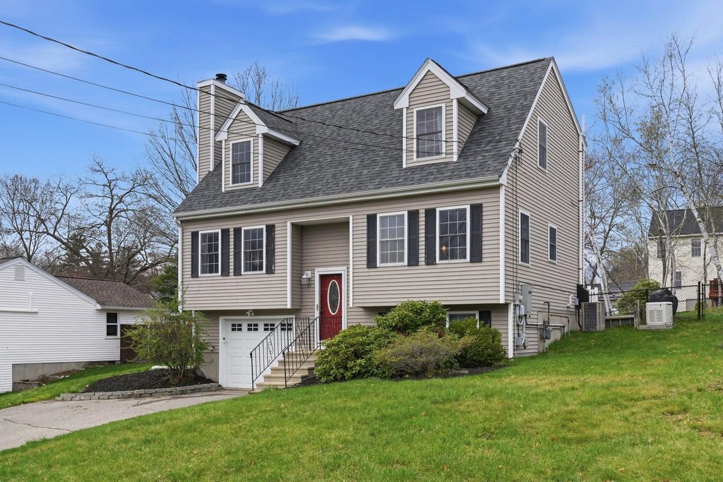 Photo of 15 Taschereau Boulevard, Nashua, NH 03062 (MLS # 5085153)