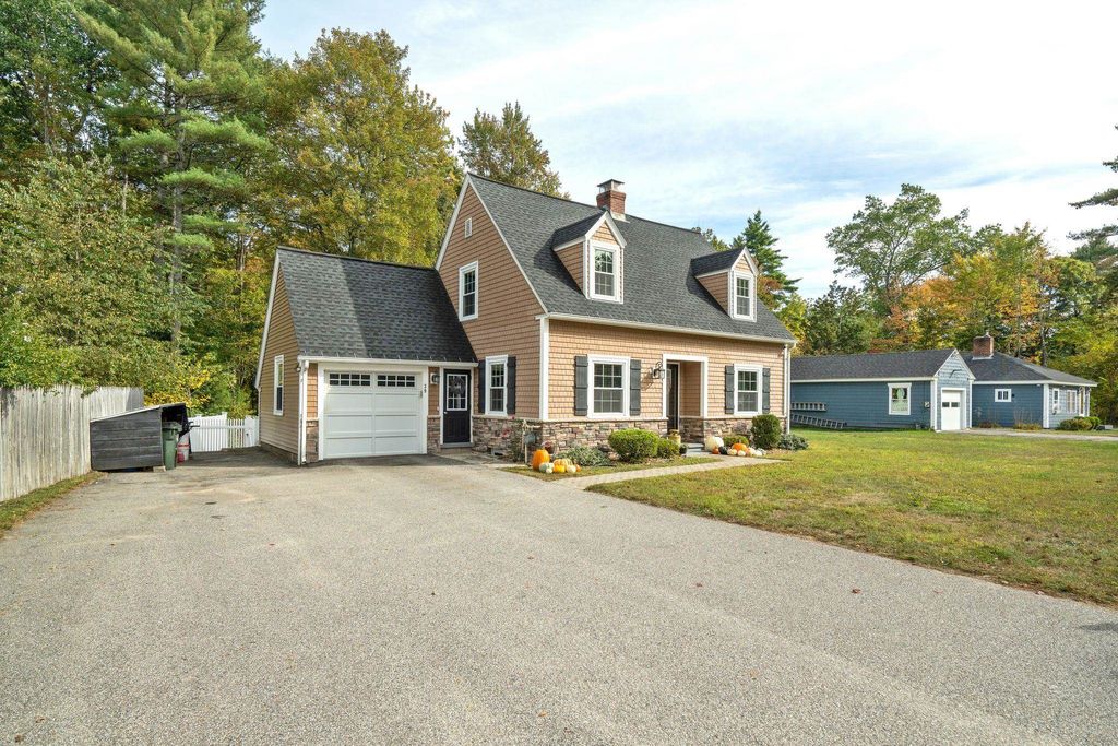 Photo of 39 Logging Hill Road, Bow, NH 03304 (MLS # 5063802)