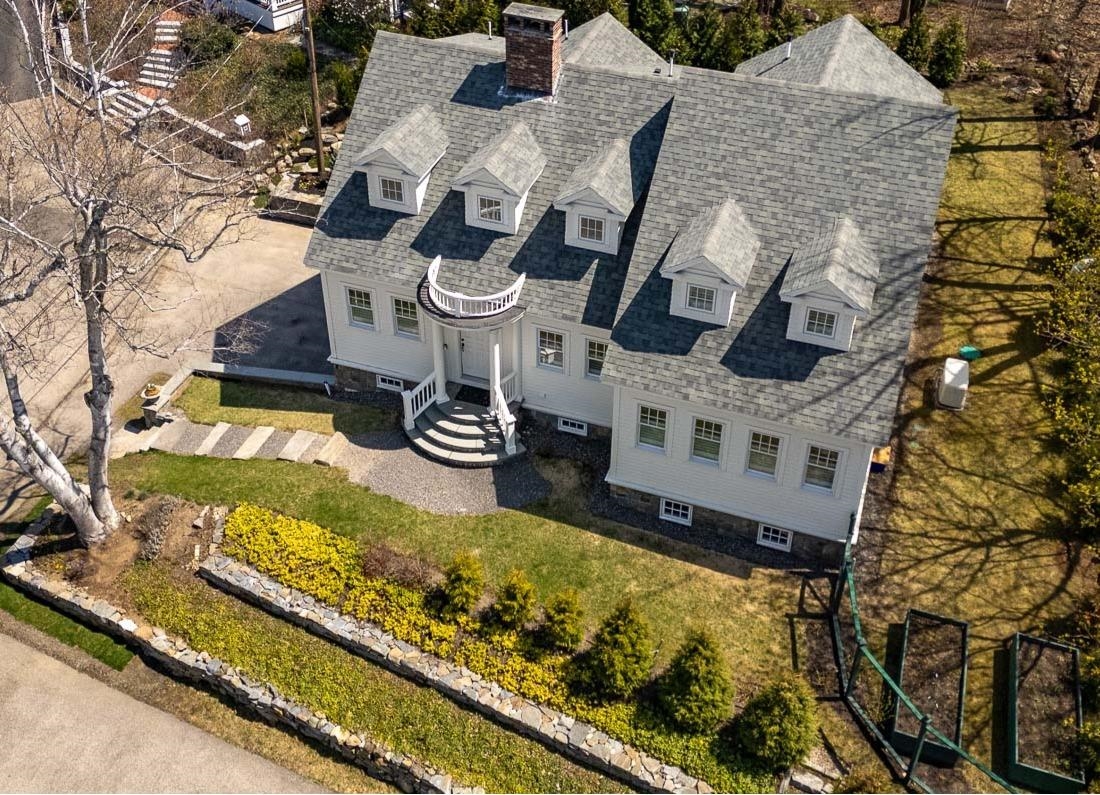 22 Colonial Lane