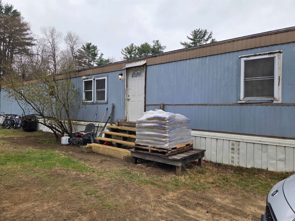 Photo of 94 Sunset Circle, Campton, NH 03223 (MLS # 5086754)