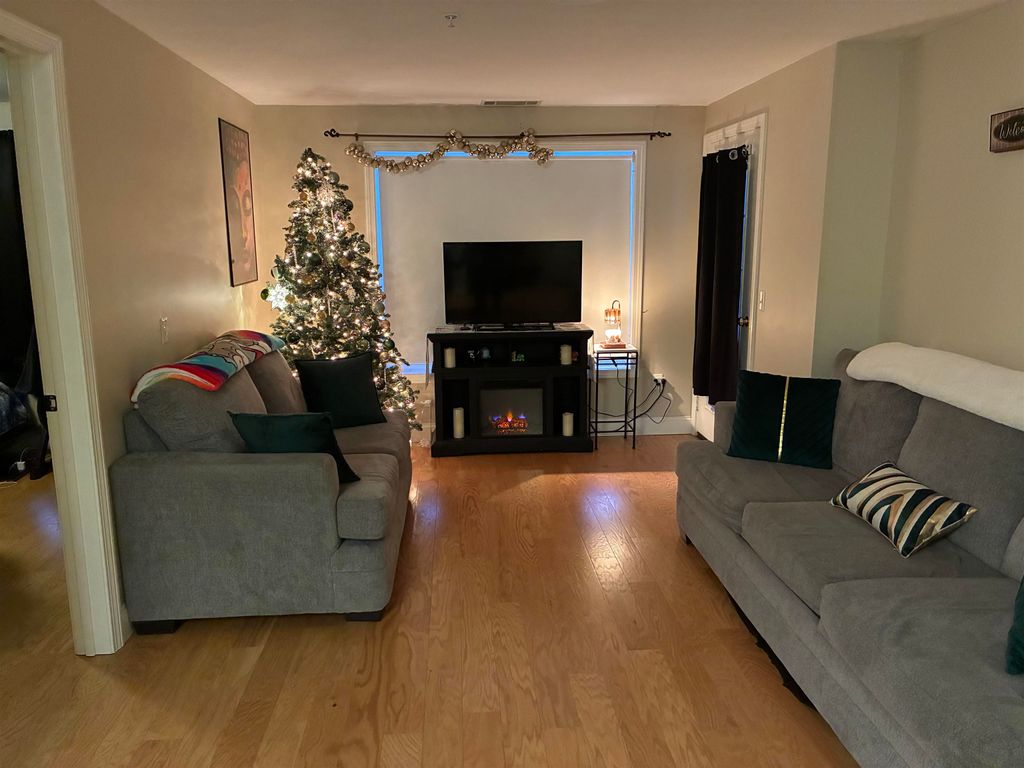 Photo of 14 Crestview Circle #160, Londonderry, NH 03053 (MLS # 5075003)