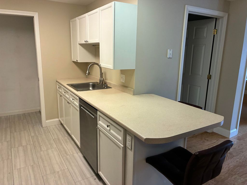 Photo of 14 Crestview Circle #160, Londonderry, NH 03053 (MLS # 5075003)