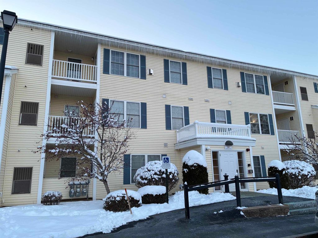 Photo of 14 Crestview Circle #160, Londonderry, NH 03053 (MLS # 5075003)