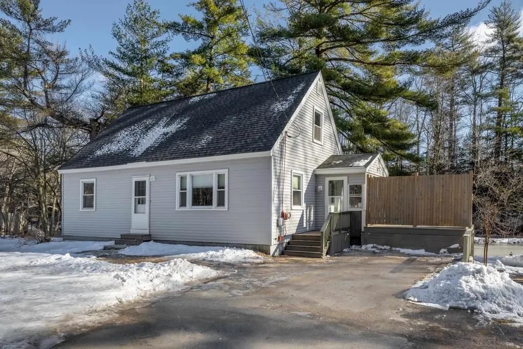 Photo of 736 Columbus Avenue, Rochester, NH 03867 (MLS # 5087220)