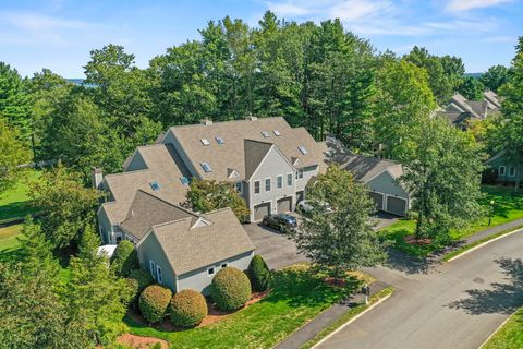 29 Hawthorne Village Road Nashua NH 03062