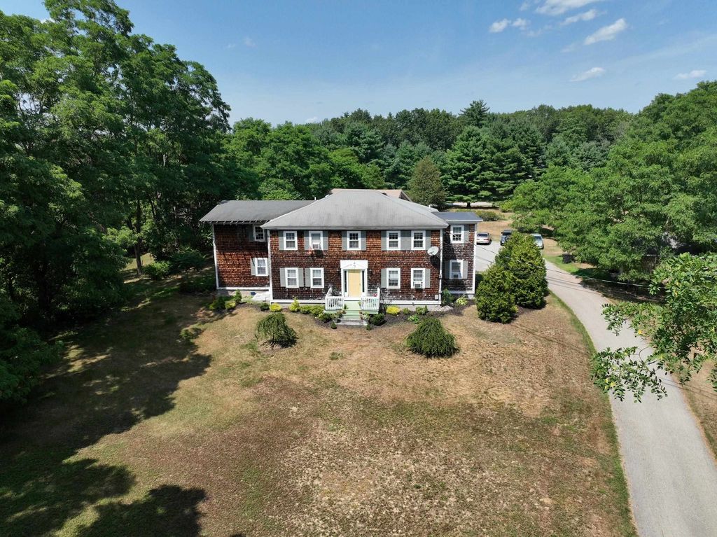 Photo of 32 Squamscott Road, Stratham, NH 03885 (MLS # 5071439)