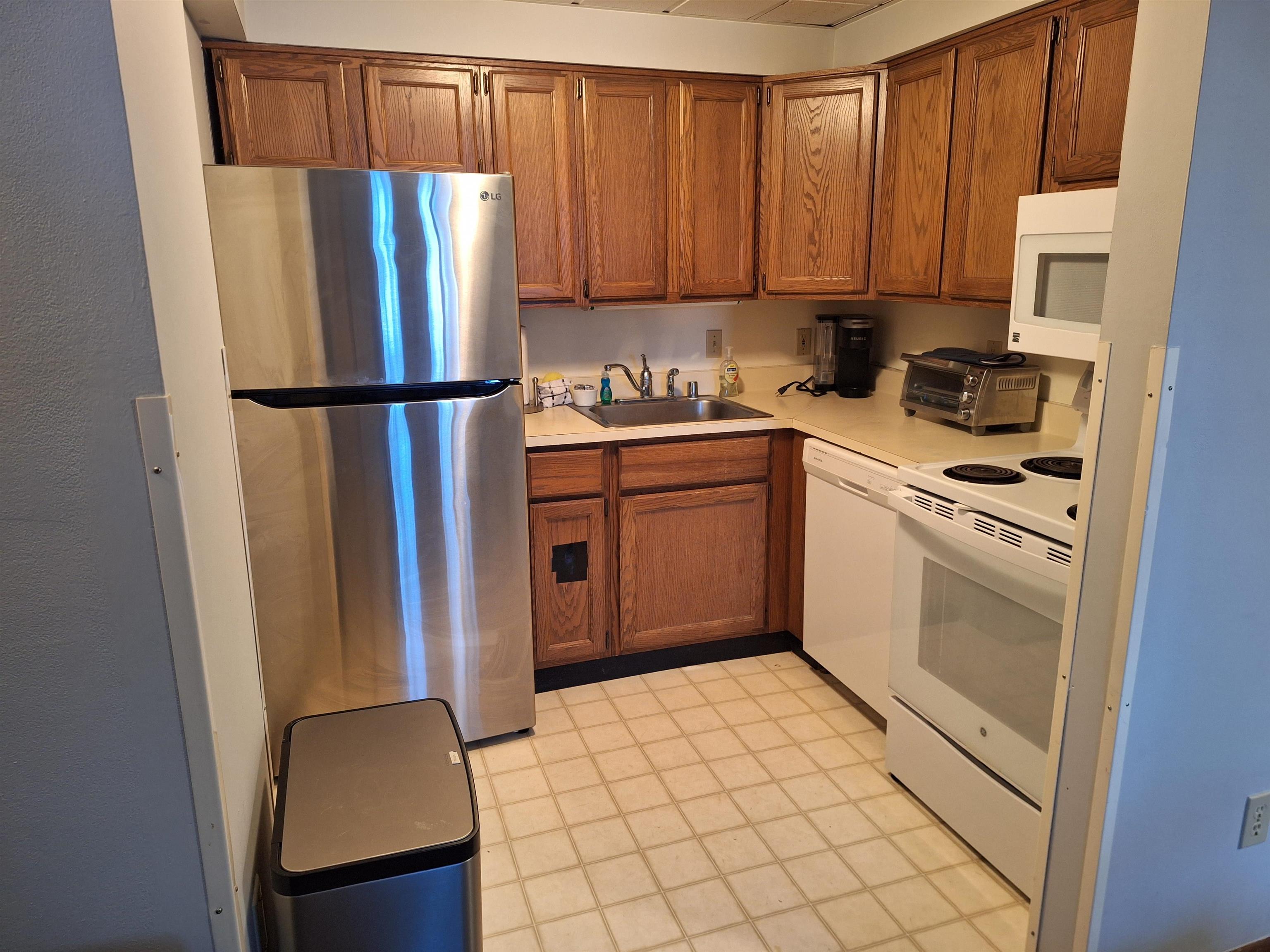 137 East Mountain Road 2C6