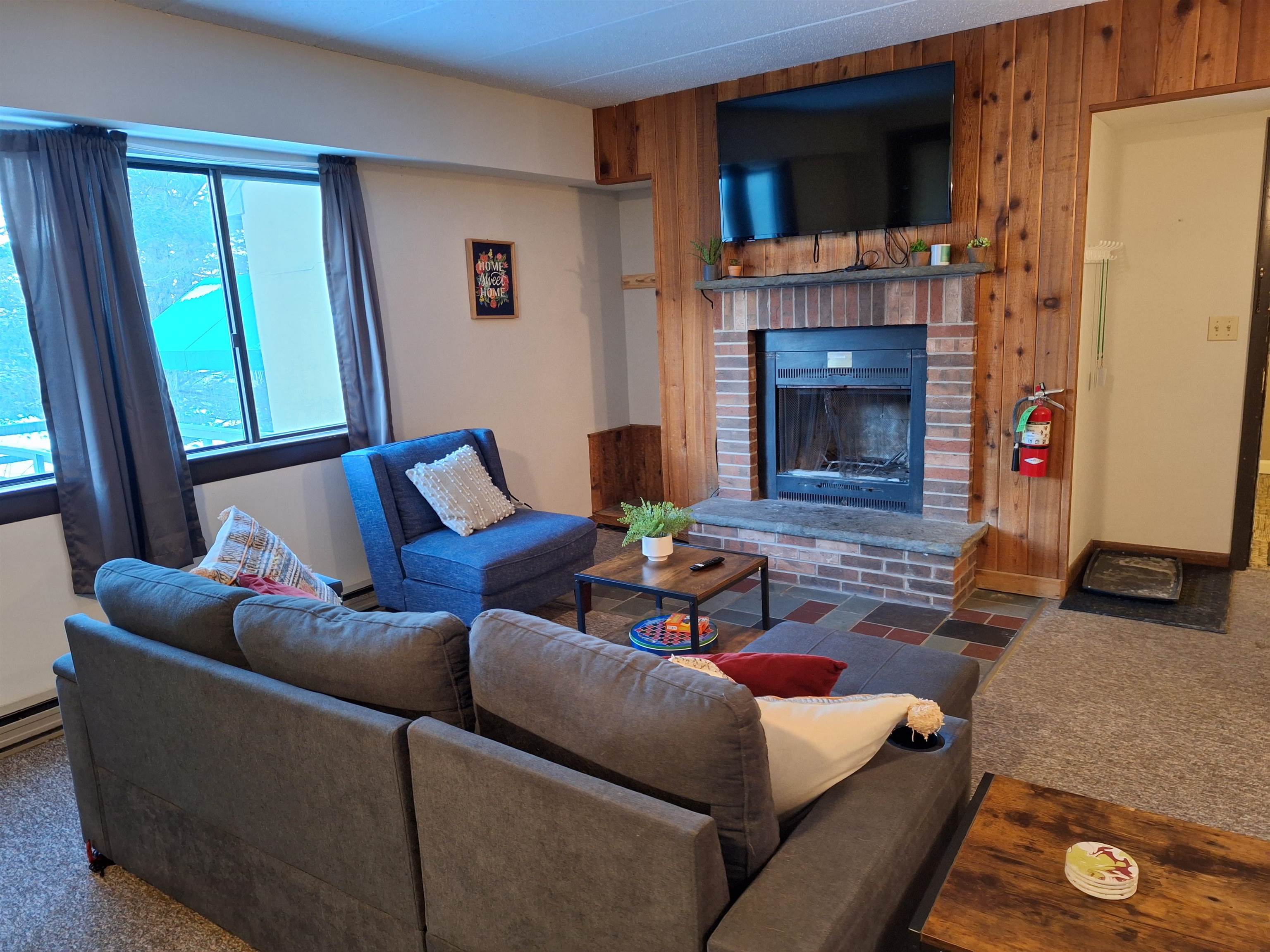 137 East Mountain Road 2C6