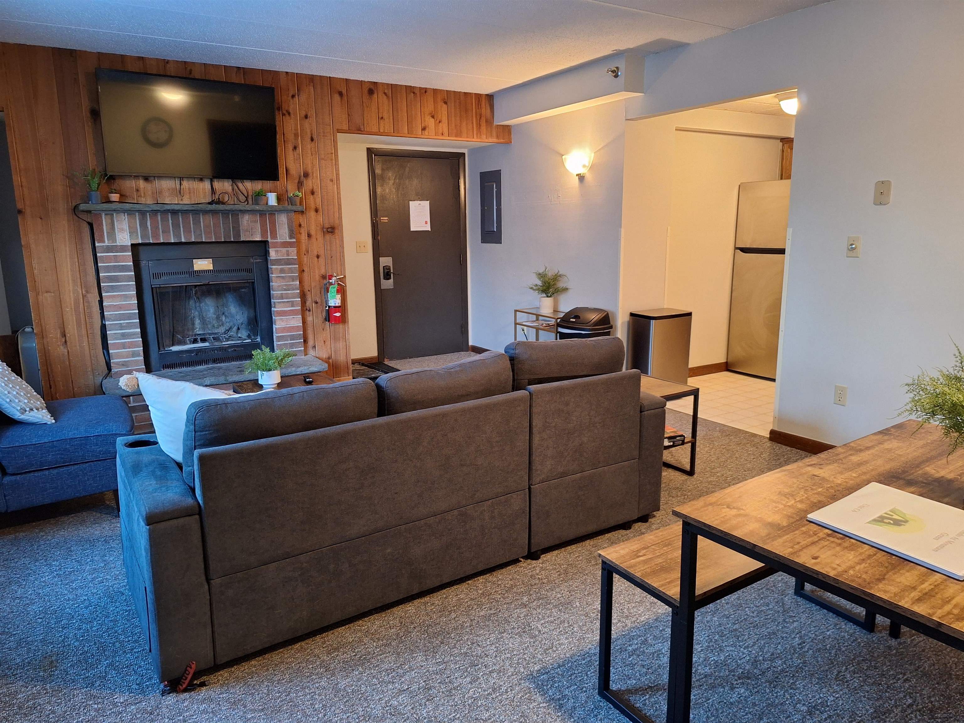 137 East Mountain Road 2C6