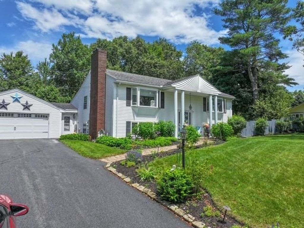 Photo of 6 Golden Gate Drive, Hooksett, NH 03106 (MLS # 5077970)