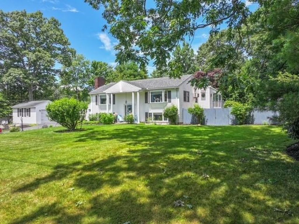 Photo of 6 Golden Gate Drive, Hooksett, NH 03106 (MLS # 5077970)