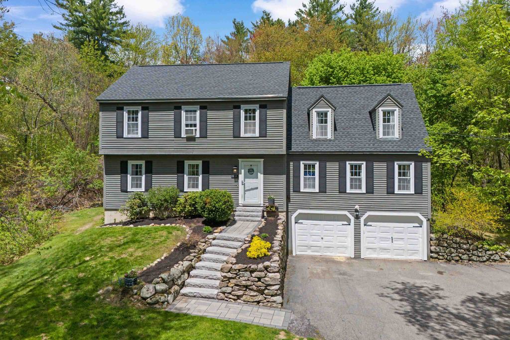 Photo of 23 Hitching Post Lane, Bedford, NH 03110 (MLS # 5088635)