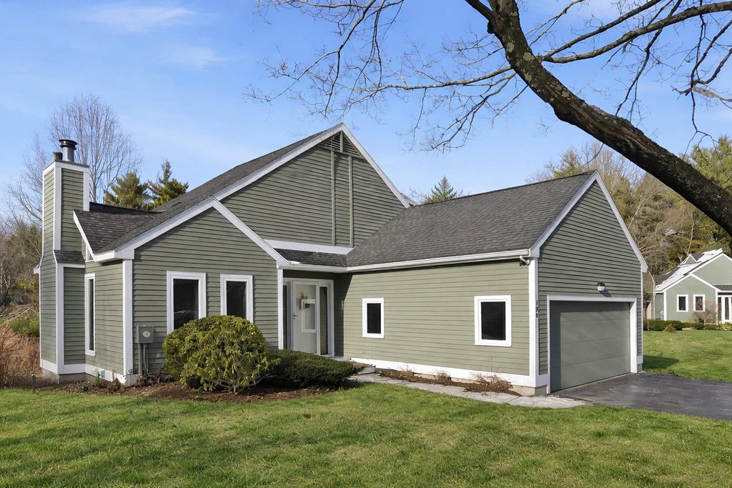 Photo of 190 Chase Way #190, Manchester, NH 03104 (MLS # 5074895)