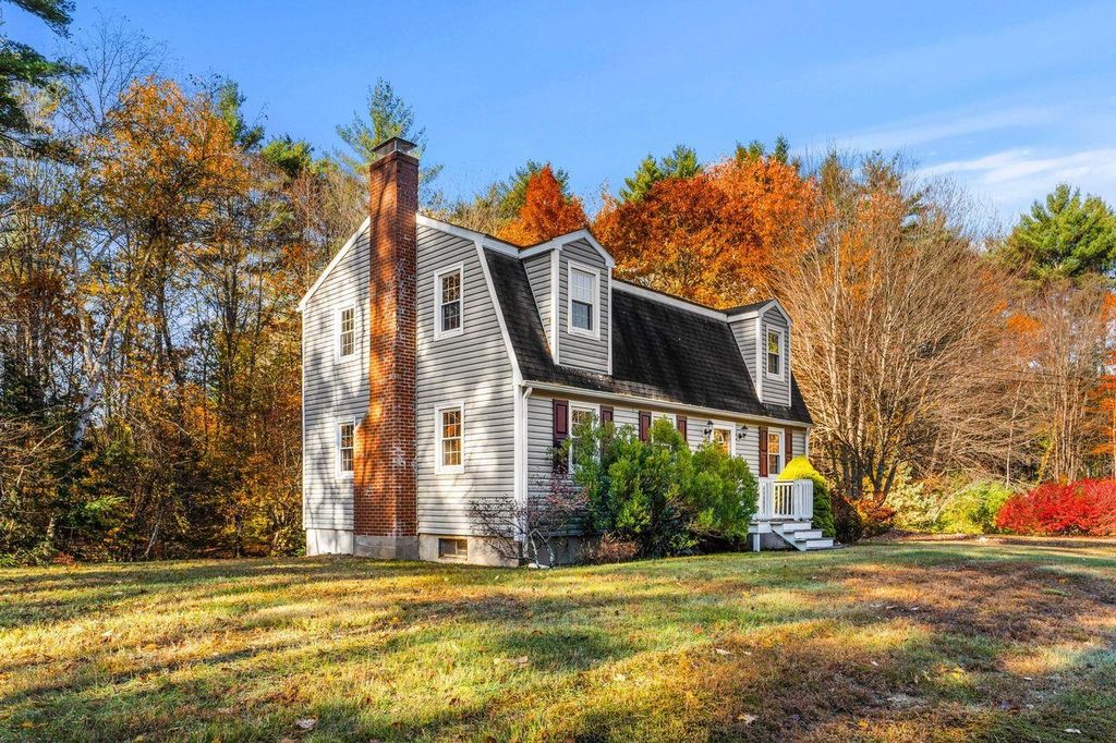 Photo of 2 Ventura Drive, Raymond, NH 03077 (MLS # 5067314)
