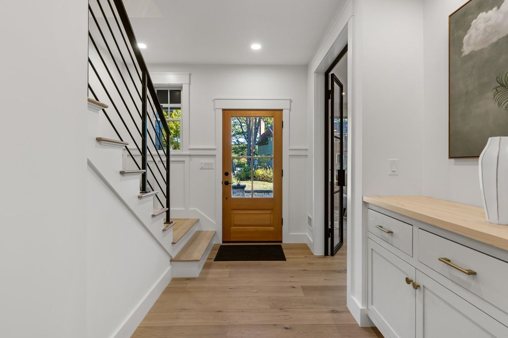 Photo of 1 Sagamore Grove, Portsmouth, NH 03801 (MLS # 5066368)