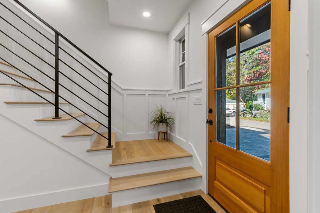 Photo of 1 Sagamore Grove, Portsmouth, NH 03801 (MLS # 5066368)