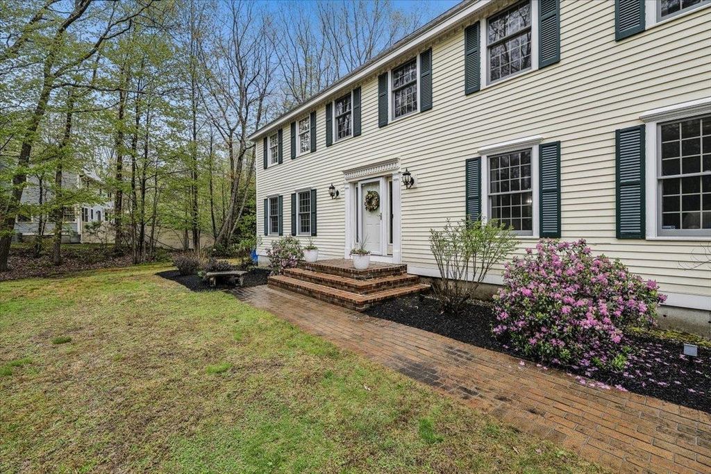 Photo of 98 Hitching Post Lane, Bedford, NH 03110 (MLS # 5087708)