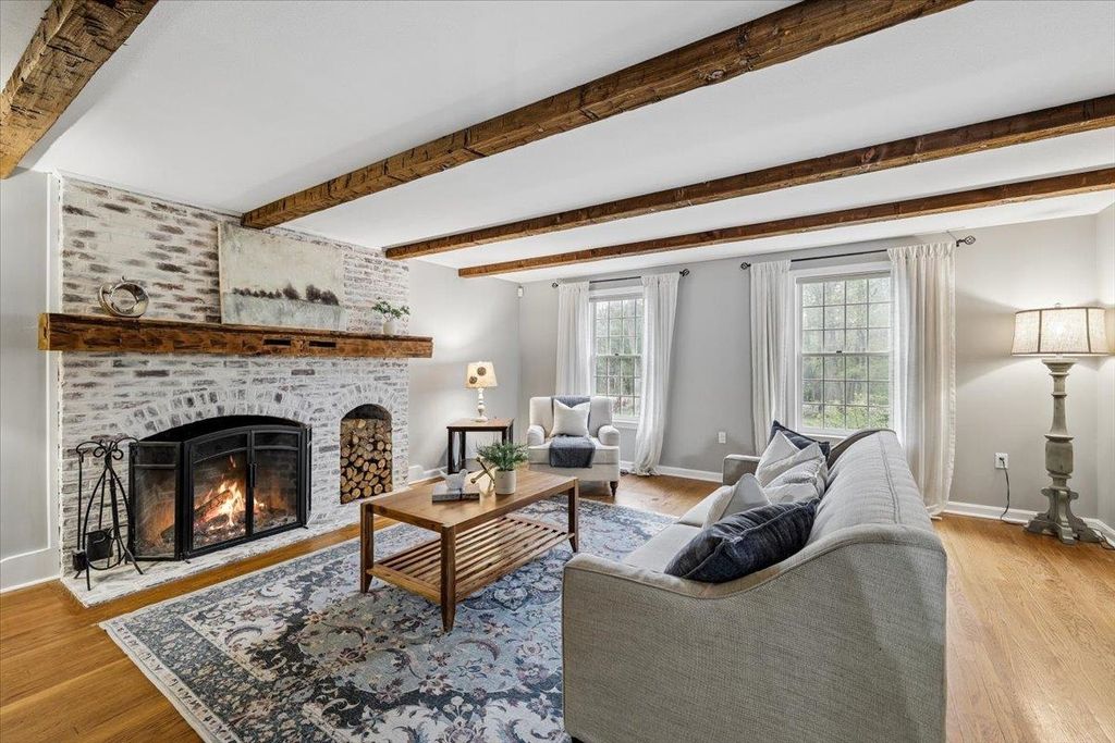 Photo of 98 Hitching Post Lane, Bedford, NH 03110 (MLS # 5087708)