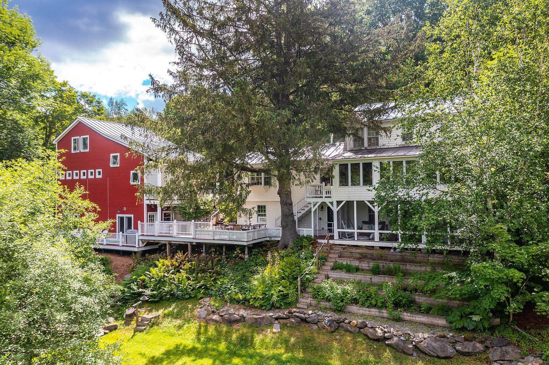 11 College Hill Road