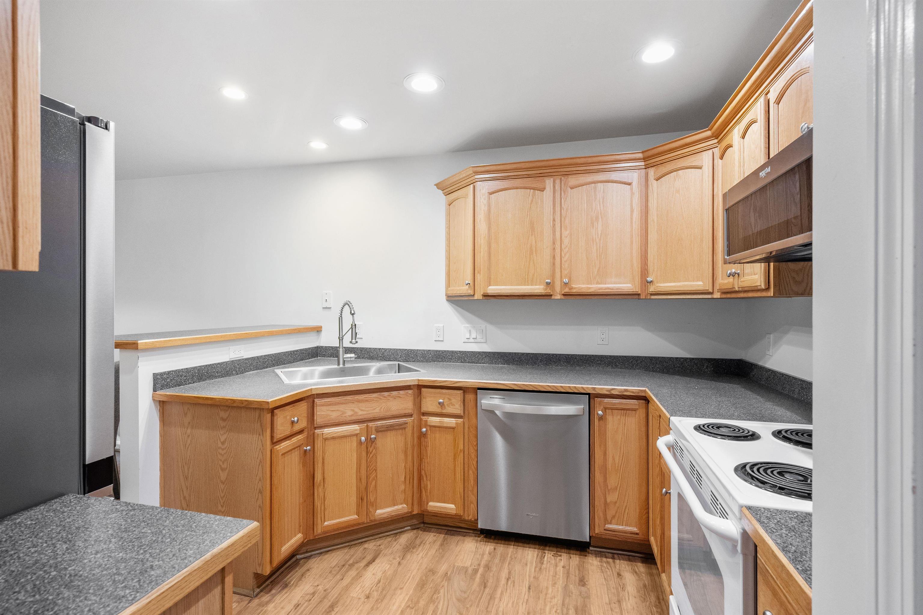 Concord, New Hampshire 03303, United States, 3 Bedrooms Bedrooms, ,3 BathroomsBathrooms,Residential,Active,224386