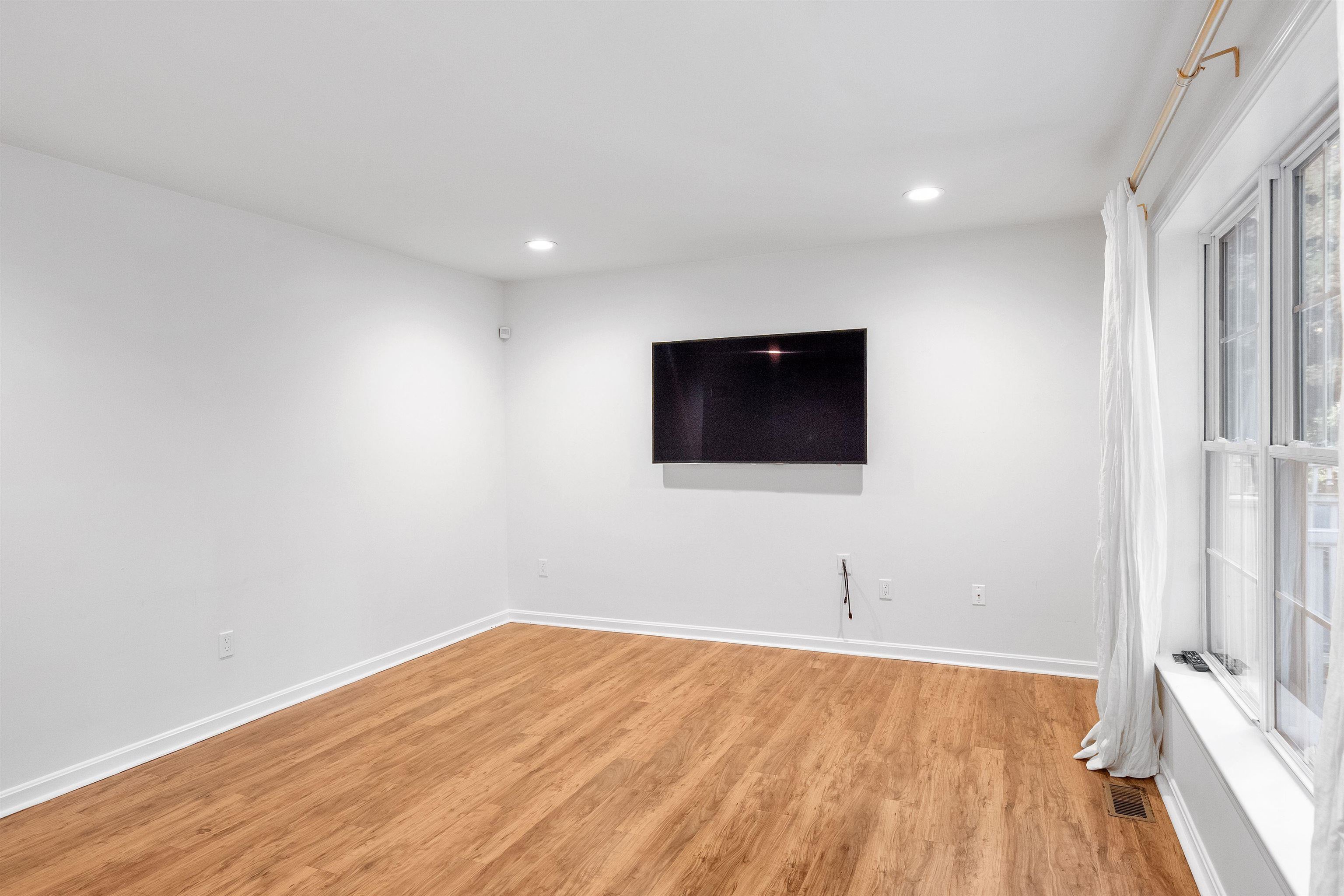 Concord, New Hampshire 03303, United States, 3 Bedrooms Bedrooms, ,3 BathroomsBathrooms,Residential,Active,224386