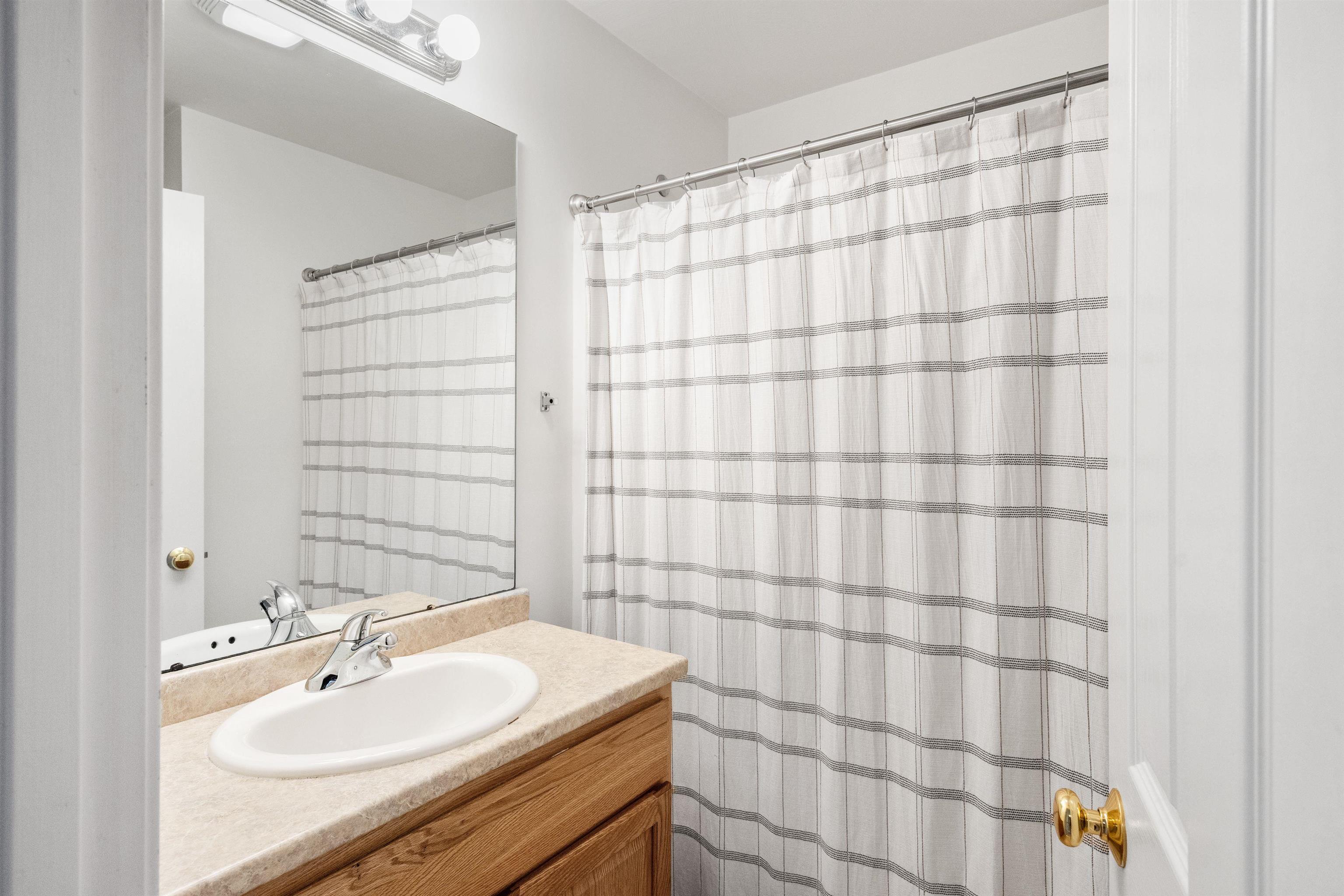 Concord, New Hampshire 03303, United States, 3 Bedrooms Bedrooms, ,3 BathroomsBathrooms,Residential,Active,224386