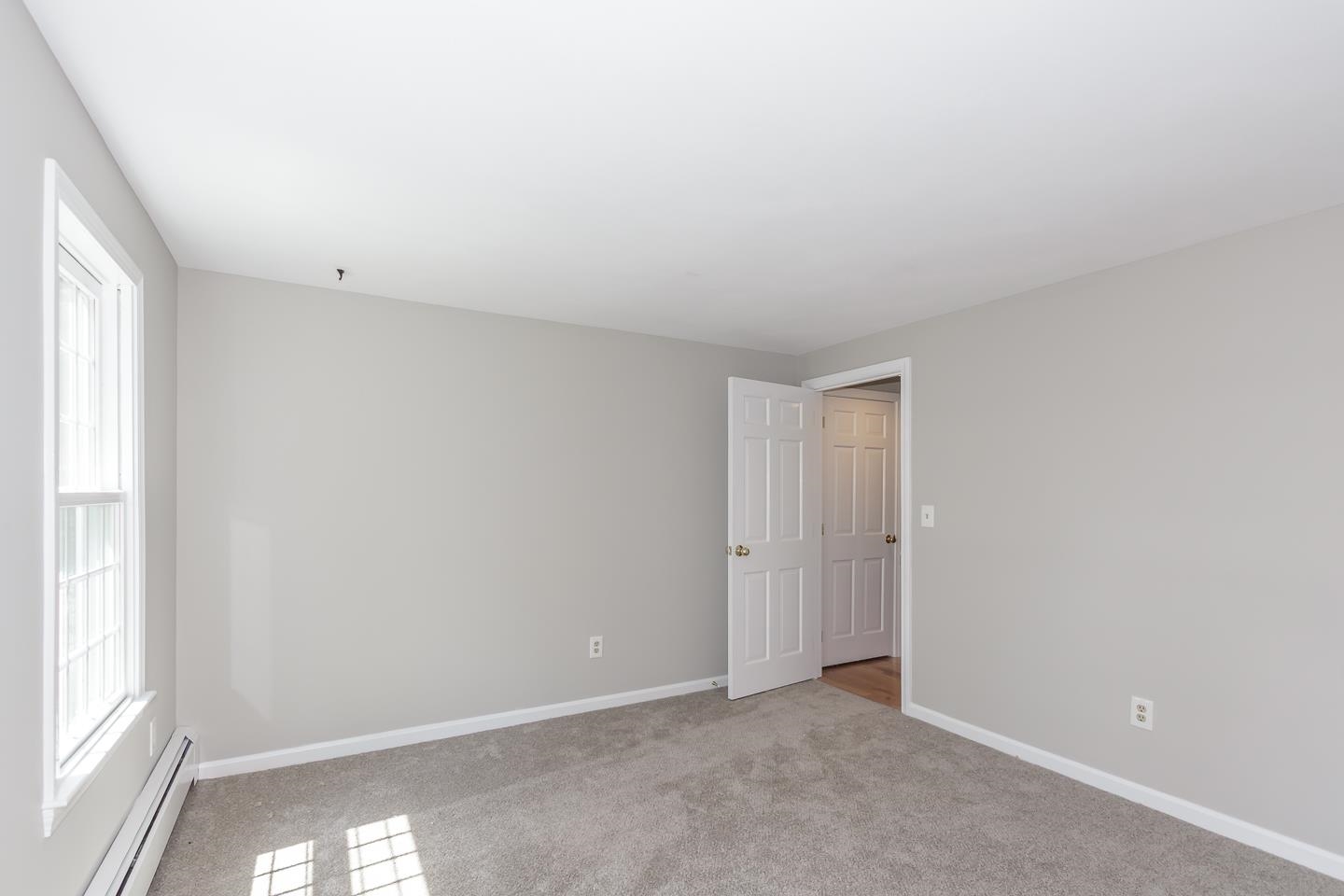 Londonderry, New Hampshire 03053, United States, 5 Bedrooms Bedrooms, ,2 BathroomsBathrooms,Residential,Active,191568