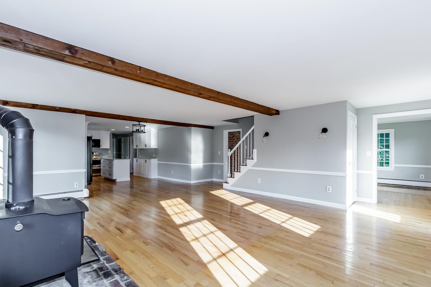 Londonderry, New Hampshire 03053, United States, 5 Bedrooms Bedrooms, ,2 BathroomsBathrooms,Residential,Active,191568