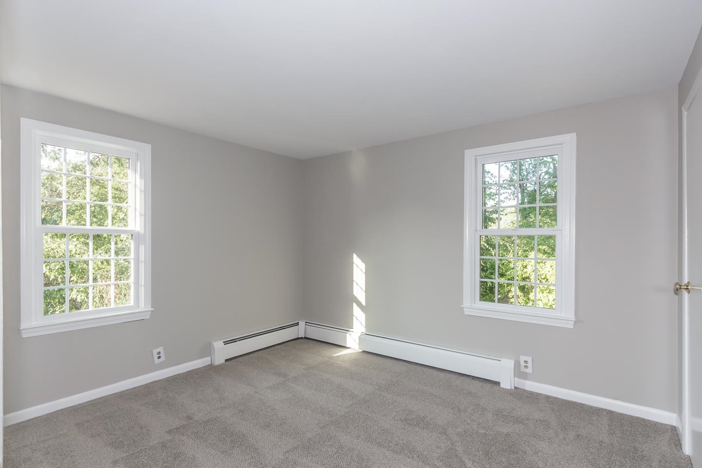 Londonderry, New Hampshire 03053, United States, 5 Bedrooms Bedrooms, ,2 BathroomsBathrooms,Residential,Active,191568