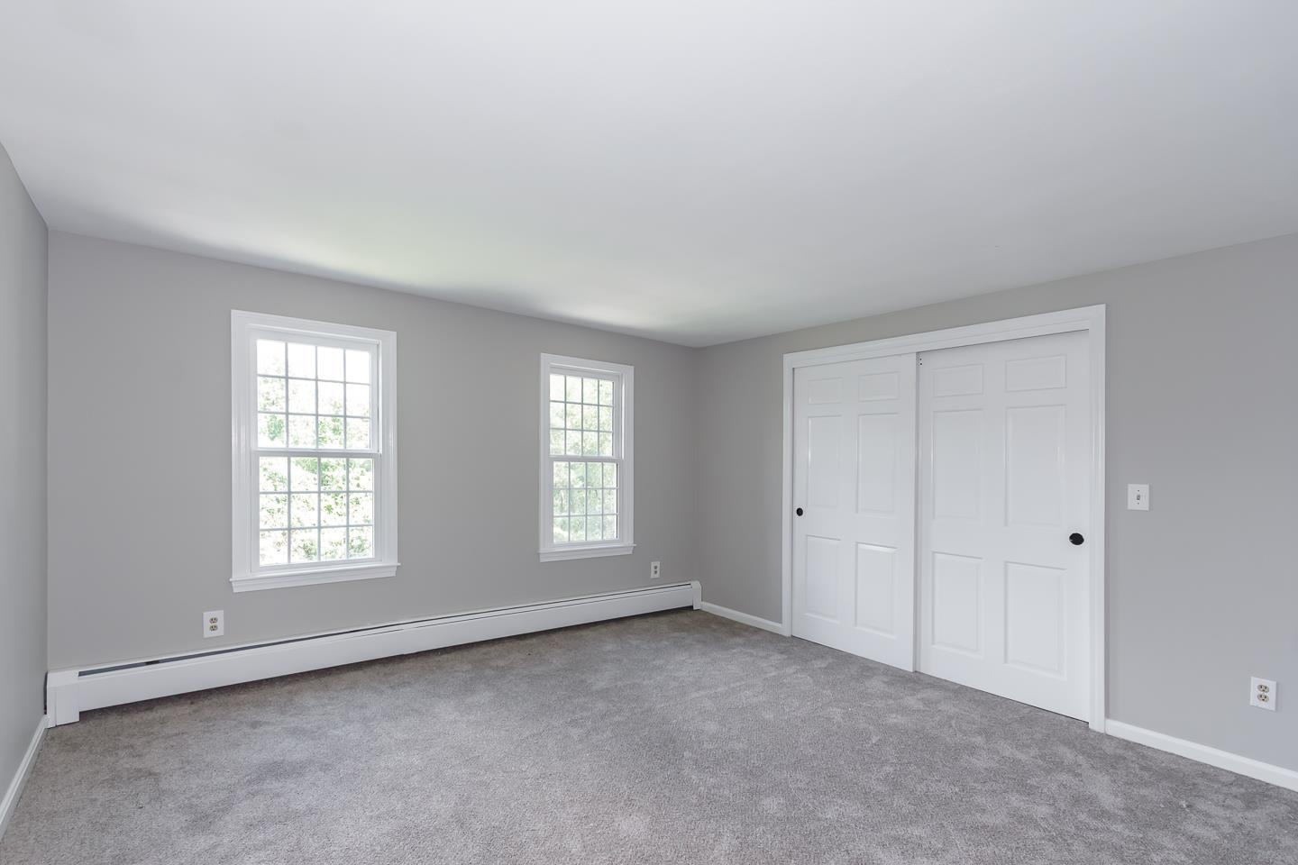 Londonderry, New Hampshire 03053, United States, 5 Bedrooms Bedrooms, ,2 BathroomsBathrooms,Residential,Active,191568