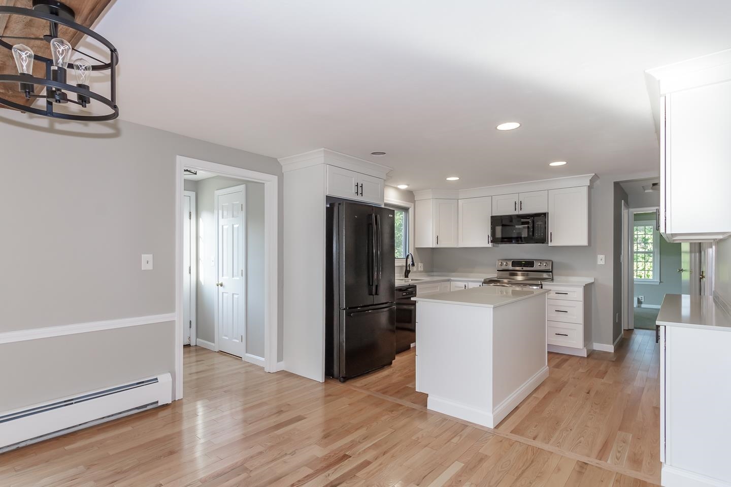 Londonderry, New Hampshire 03053, United States, 5 Bedrooms Bedrooms, ,2 BathroomsBathrooms,Residential,Active,191568