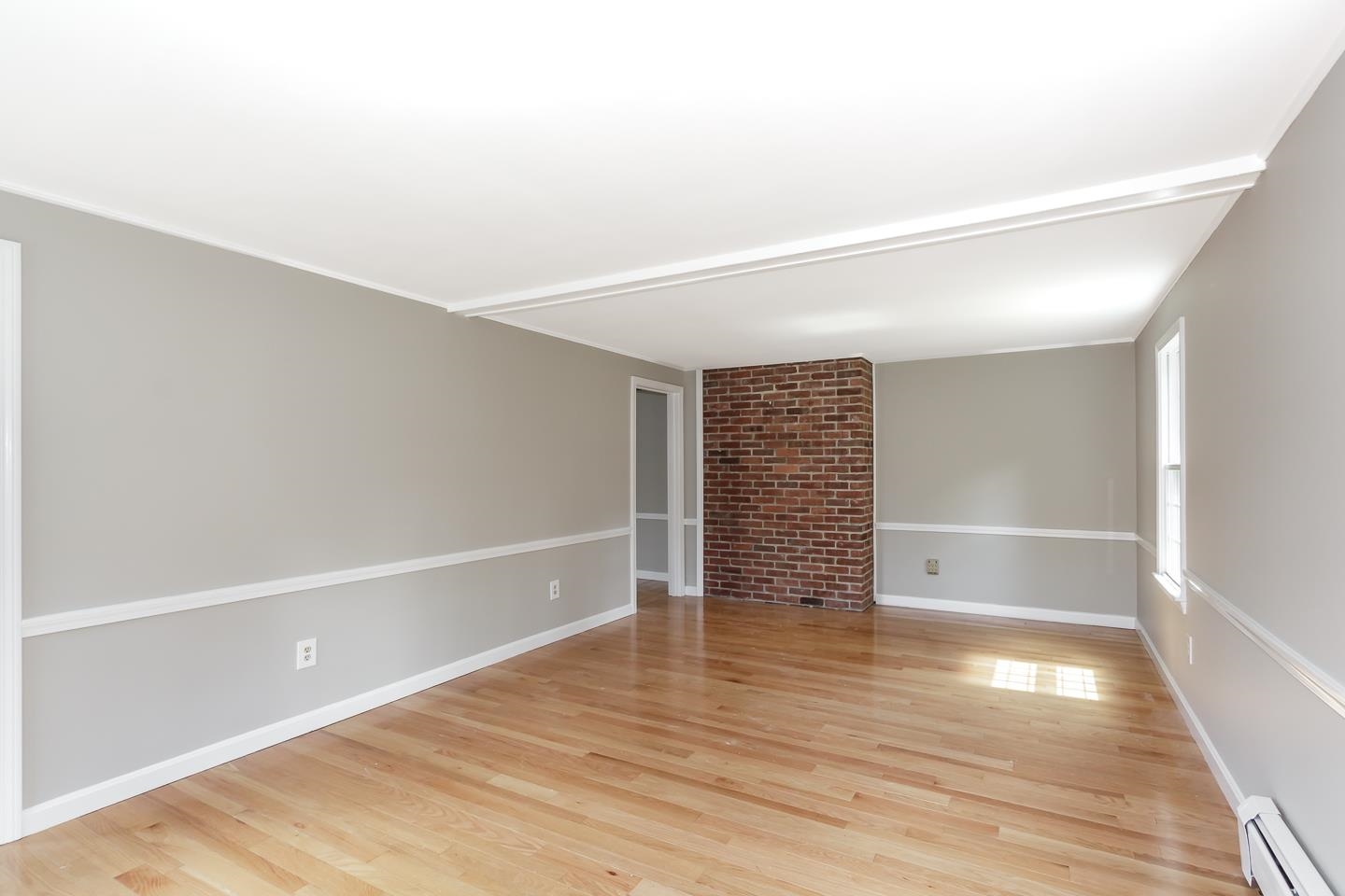 Londonderry, New Hampshire 03053, United States, 5 Bedrooms Bedrooms, ,2 BathroomsBathrooms,Residential,Active,191568